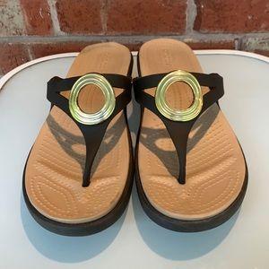 Crocs Womens Sz 11 Brown And Tan Sandals T Strap Sanrah Slides Shoes